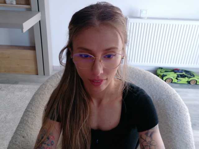 DiddySweet1 live cam on BongaCams