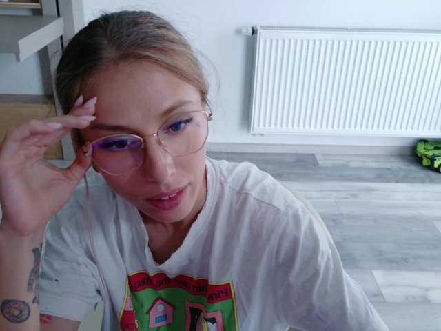 DiddySweet1 live cam on BongaCams