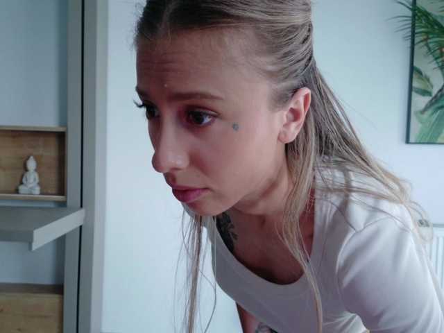 DiddySweet1 live cam on BongaCams