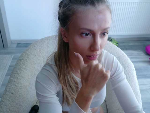 DiddySweet1 live cam on BongaCams