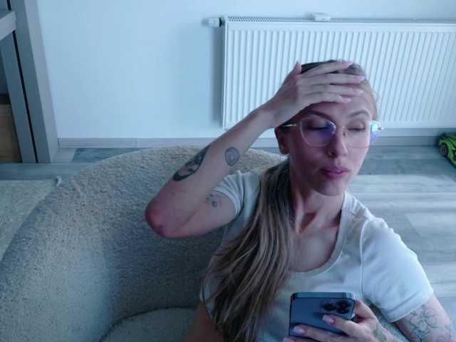 DiddySweet1 live cam on BongaCams