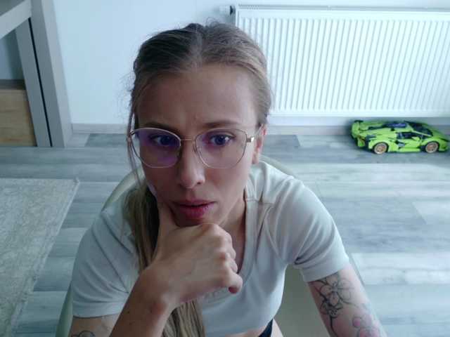 DiddySweet1 live cam on BongaCams