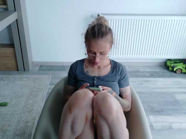 DiddySweet1 live cam on BongaCams