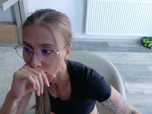 DiddySweet1 live cam on BongaCams