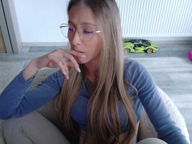 DiddySweet1 live cam on BongaCams
