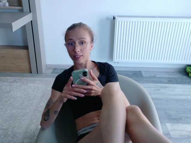 DiddySweet1 live cam on BongaCams