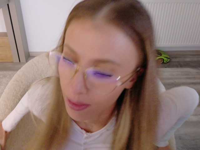 DiddySweet1 live cam on BongaCams