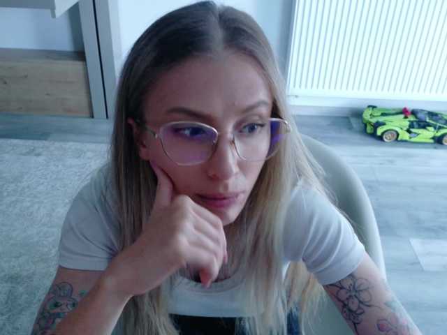 DiddySweet1 live cam on BongaCams