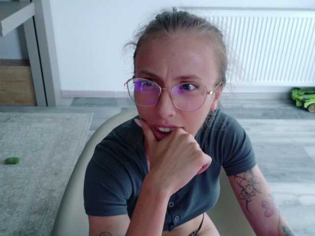 DiddySweet1 live cam on BongaCams
