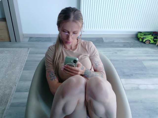 DiddySweet1 live webcam show