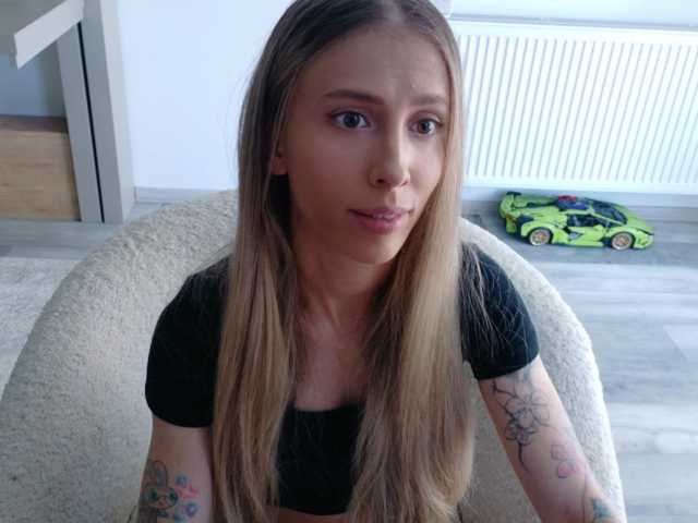 DiddySweet1 live cam on BongaCams