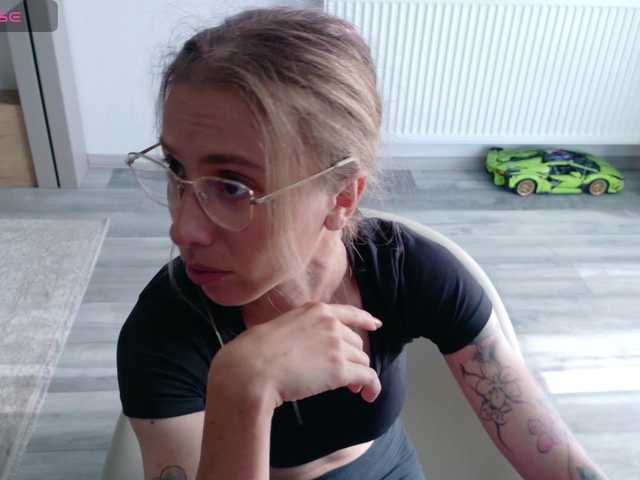 DiddySweet1 live cam on BongaCams