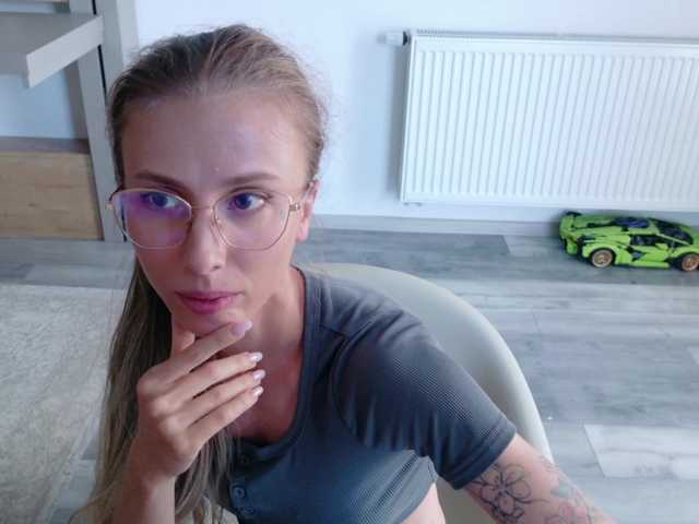 DiddySweet1 live cam on BongaCams