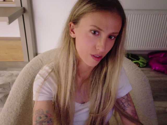 DiddySweet1 live cam on BongaCams
