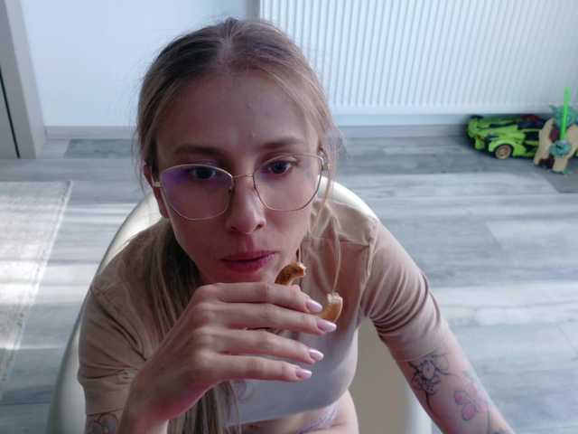 DiddySweet1 live webcam show