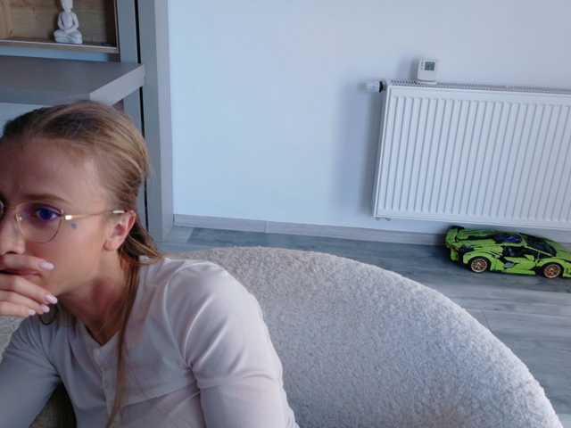 DiddySweet1 live cam on BongaCams