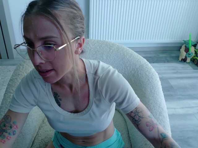 DiddySweet1 live cam on BongaCams
