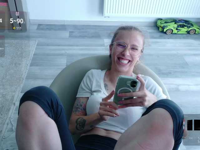 DiddySweet1 live cam on 