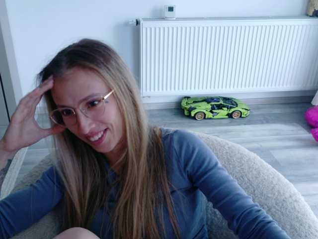 DiddySweet1 live cam on BongaCams