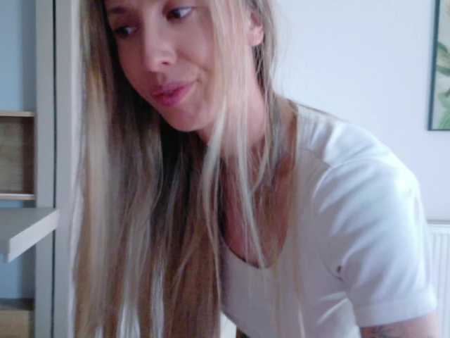DiddySweet1 live cam on BongaCams