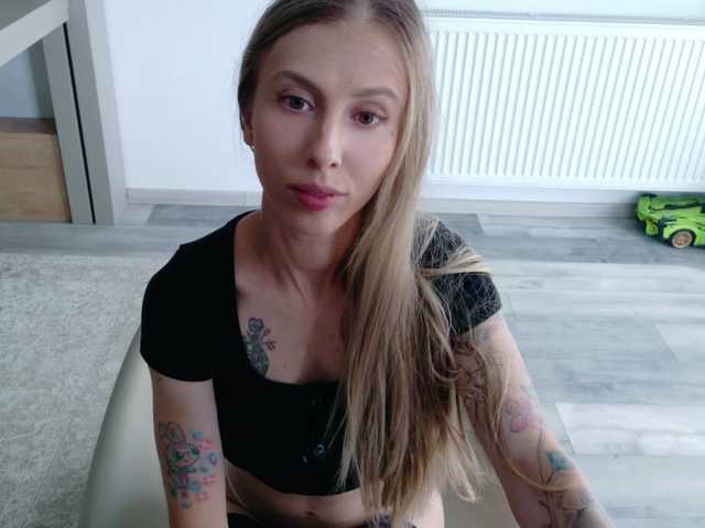 DiddySweet1 live cam on BongaCams