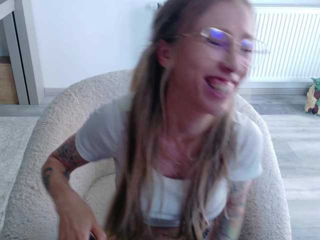DiddySweet1 live cam on BongaCams