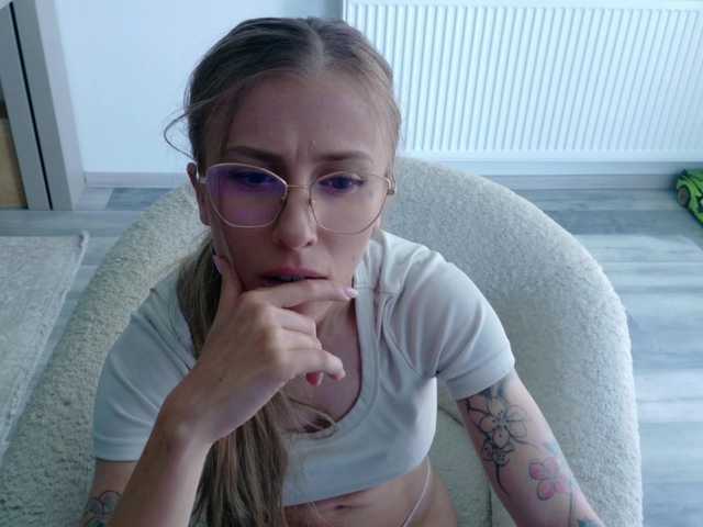 DiddySweet1 live cam on BongaCams