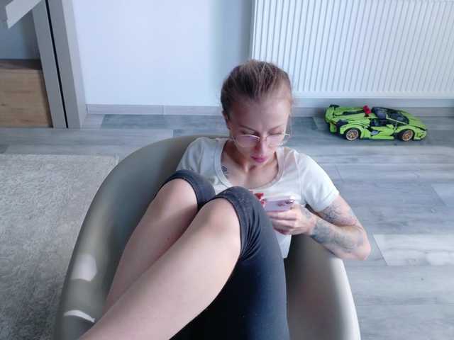 DiddySweet1 live cam on BongaCams