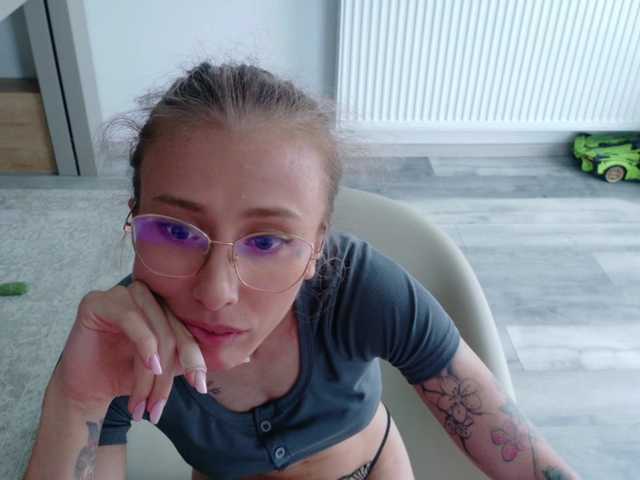 DiddySweet1 live cam on BongaCams