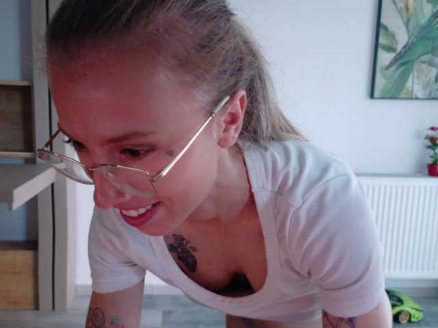 DiddySweet1 live cam on BongaCams