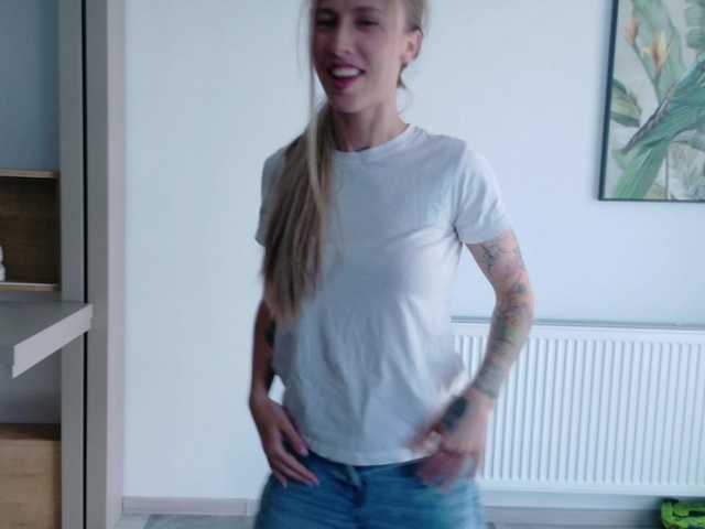 DiddySweet1 live cam on BongaCams