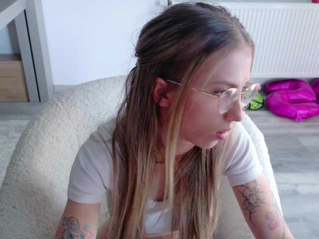 DiddySweet1 live cam on BongaCams