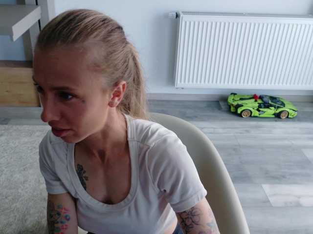 DiddySweet1 live cam on BongaCams