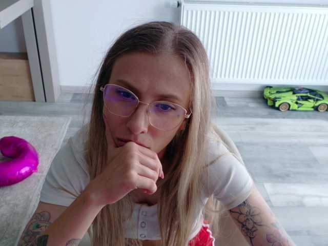 DiddySweet1 live cam on BongaCams