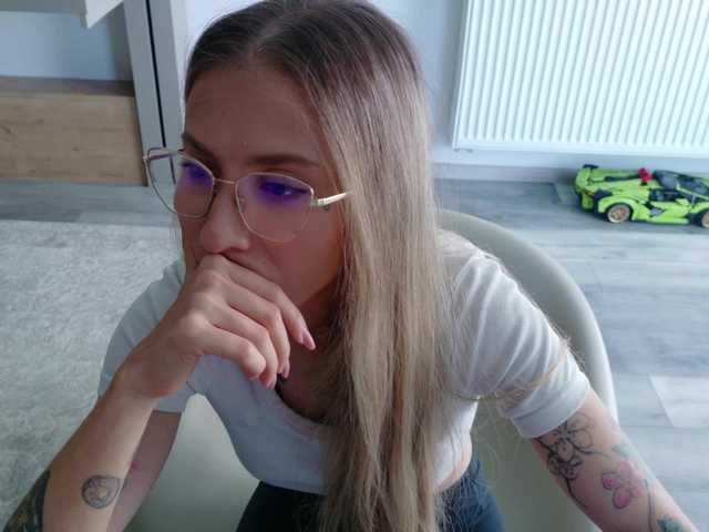 DiddySweet1 live cam on BongaCams