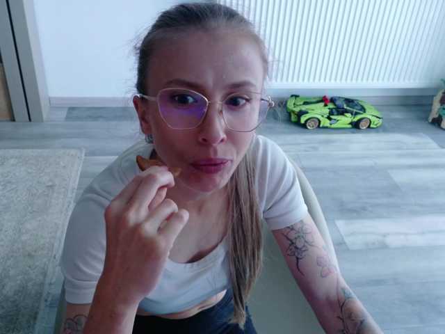 DiddySweet1 live cam on BongaCams