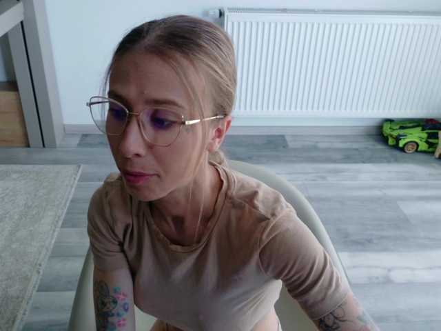 DiddySweet1 live webcam show