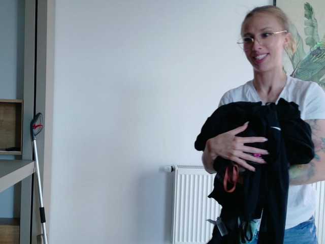DiddySweet1 live cam on BongaCams