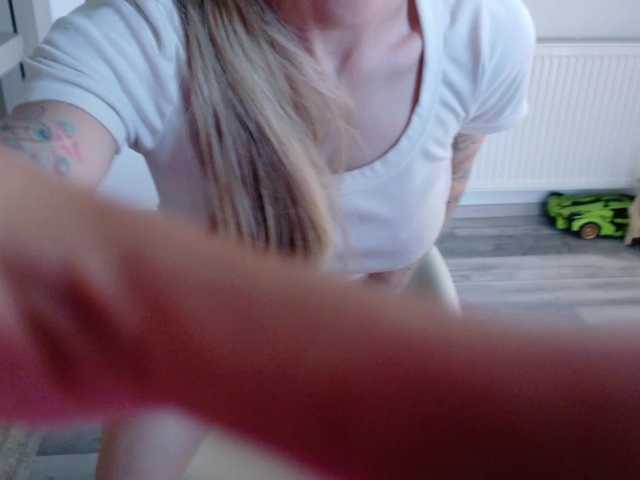 DiddySweet1 live cam on BongaCams