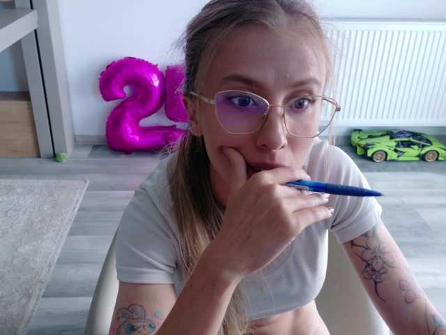 DiddySweet1 live cam on BongaCams