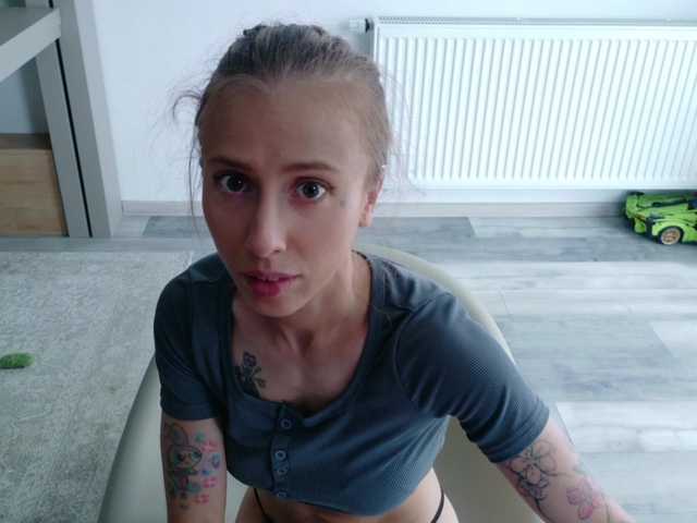 DiddySweet1 live cam on BongaCams