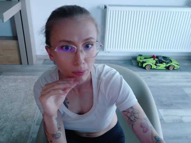DiddySweet1 live cam on BongaCams