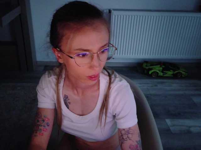 DiddySweet1 live cam on BongaCams