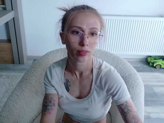 DiddySweet1 live cam on BongaCams