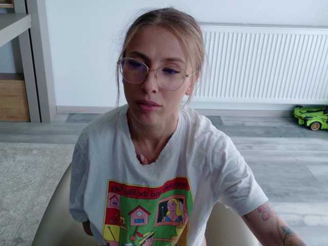 DiddySweet1 live cam on BongaCams