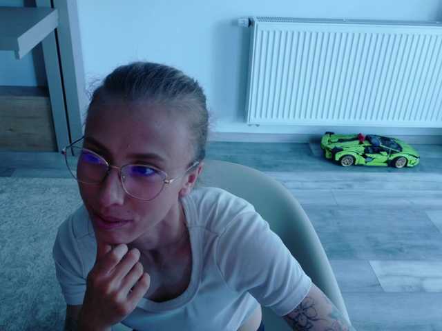 DiddySweet1 live cam on BongaCams