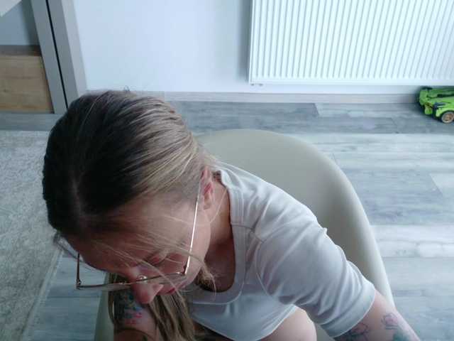 DiddySweet1 live webcam show