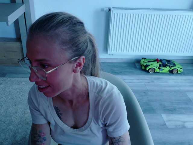 DiddySweet1 live cam on BongaCams
