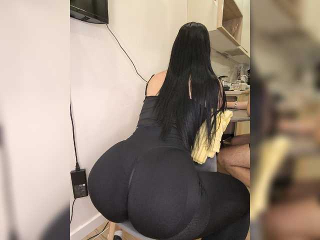 le modèle KissMyAss est en webcam porno dans un show sur le site bongacams, il possède les tags suivants: White/Caucasian,Brunette,Shaved