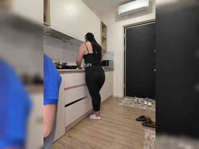 यह मॉडल अभी लाइव है. seksiIrena